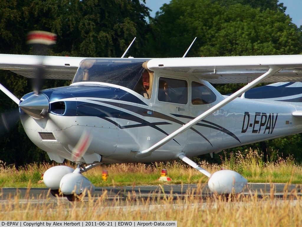 D-EPAV, Cessna 182T Skylane C/N Not found D-EPAV, [Kodak Z812IS]