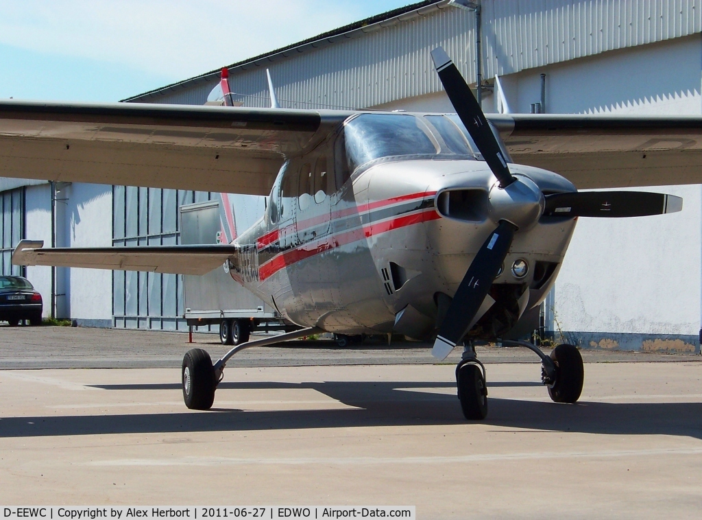 D-EEWC, Cessna P210N Pressurised Centurion C/N P21000542, [Kodak Z812IS]