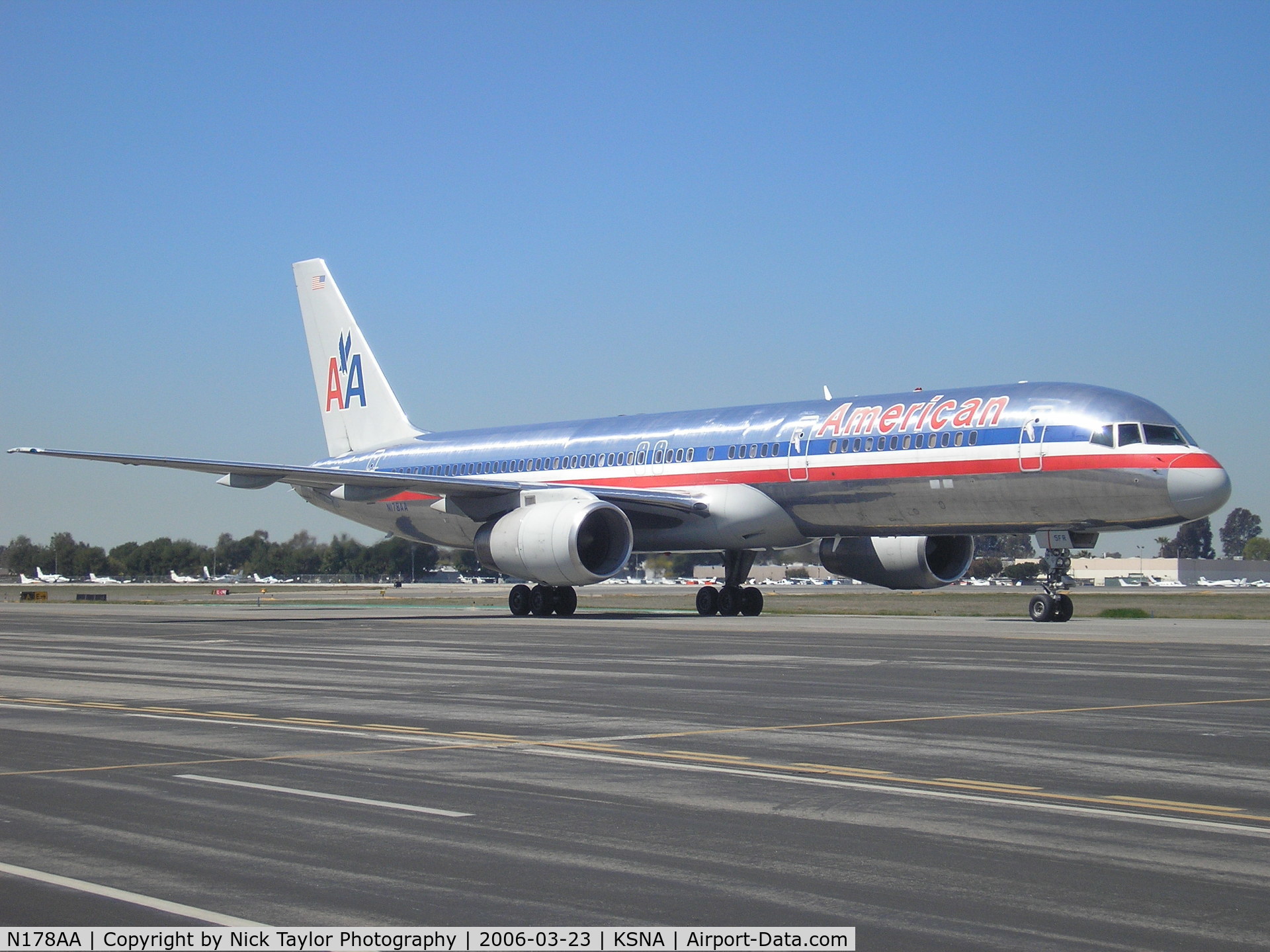 N178AA, 2002 Boeing 757-223 C/N 32398, Taxiing