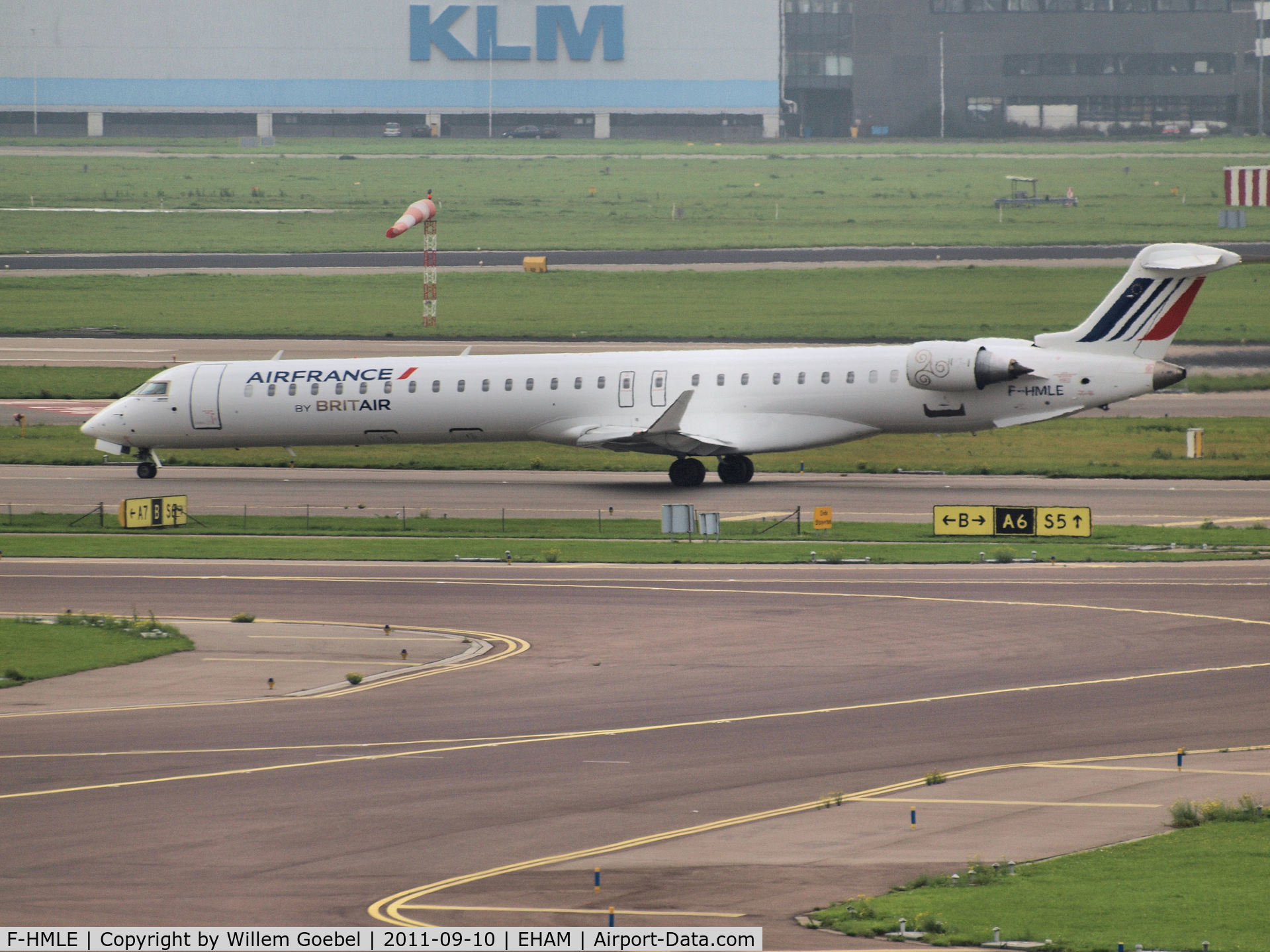 F-HMLE, 2010 Bombardier CRJ-1000EL NG (CL-600-2E25) C/N 19009, Taxi to the runway of 