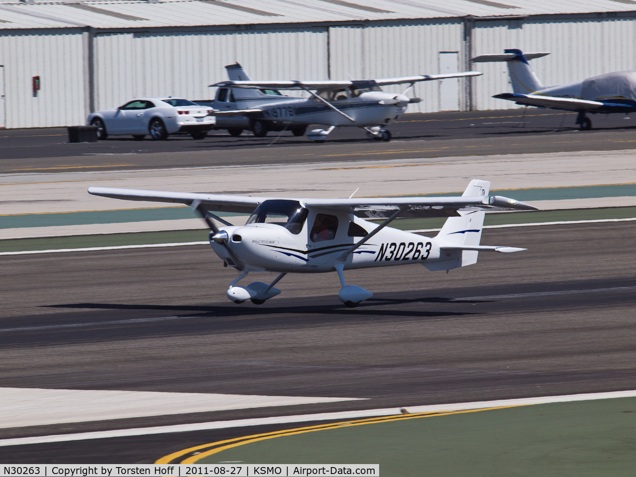 N30263, Cessna 162 Skycatcher C/N 16200092, N30263 arriving on RWY 21