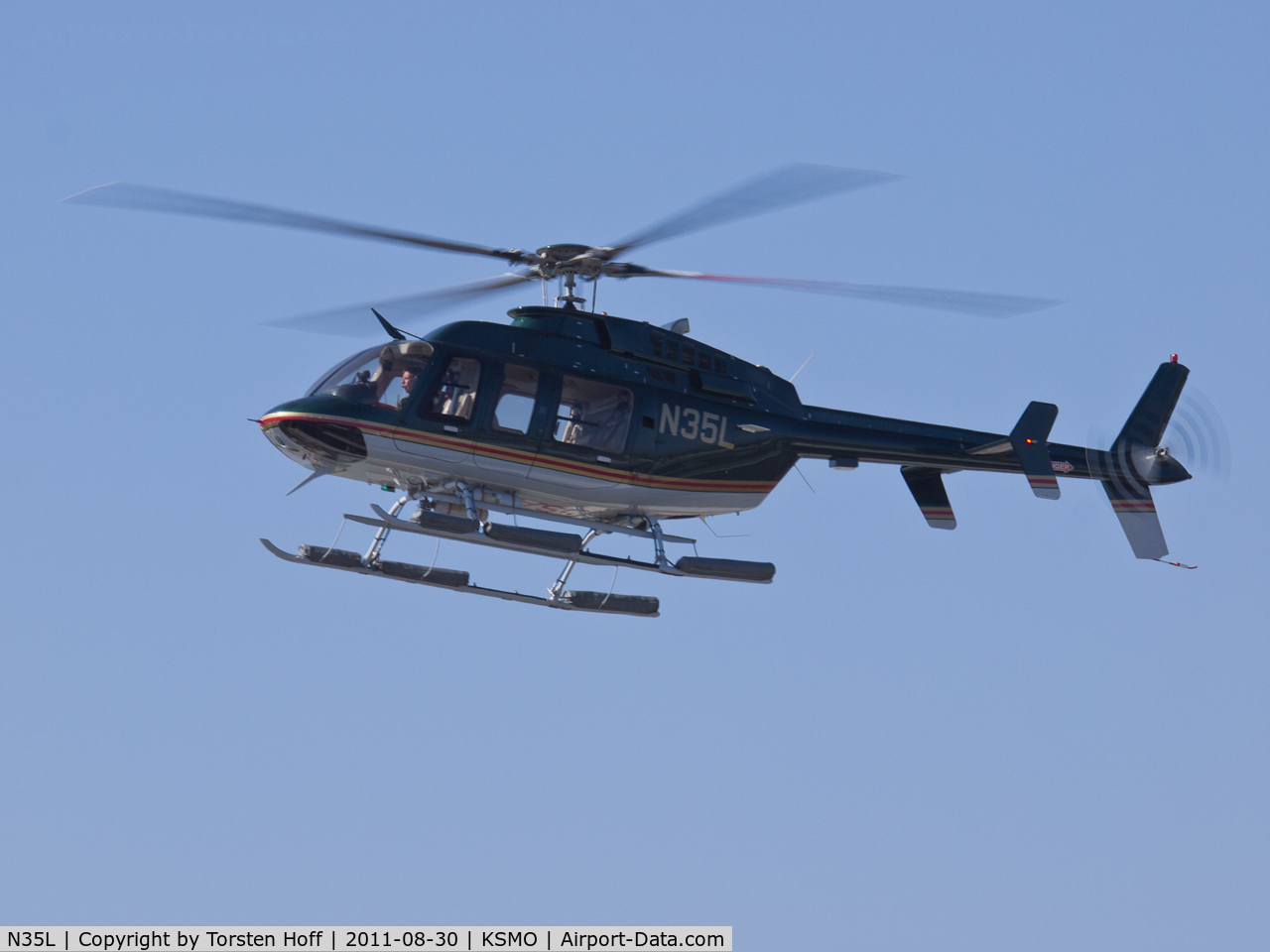 N35L, 2000 Bell 407 C/N 53402, N35L arriving on RWY 21
