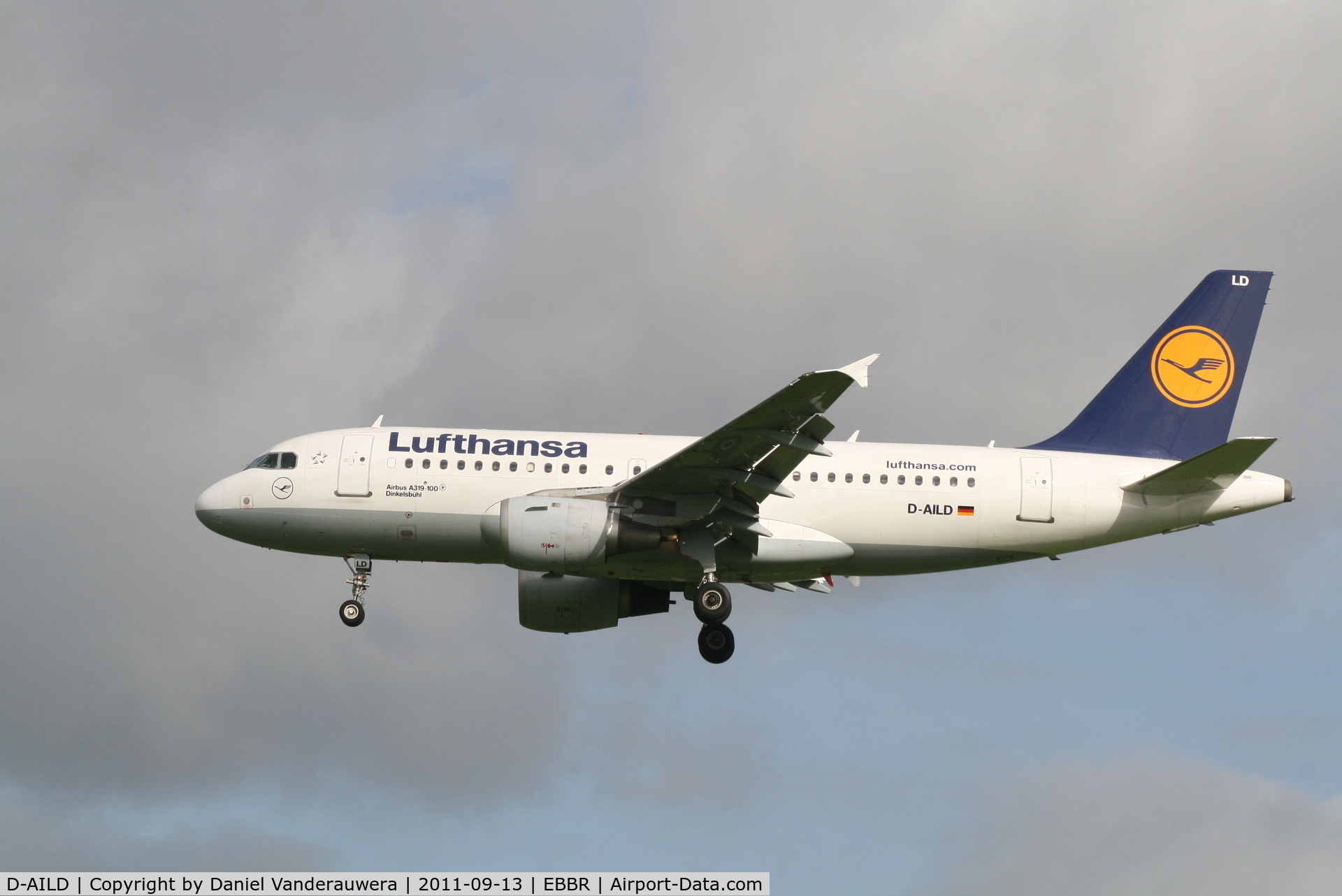 D-AILD, 1996 Airbus A319-114 C/N 623, Arrival of flight LH2284 to RWY 25L