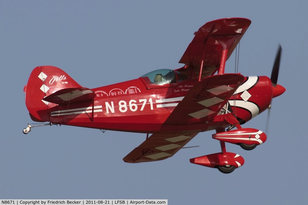 N8671, Pitts S-1S Special C/N 25P, on final