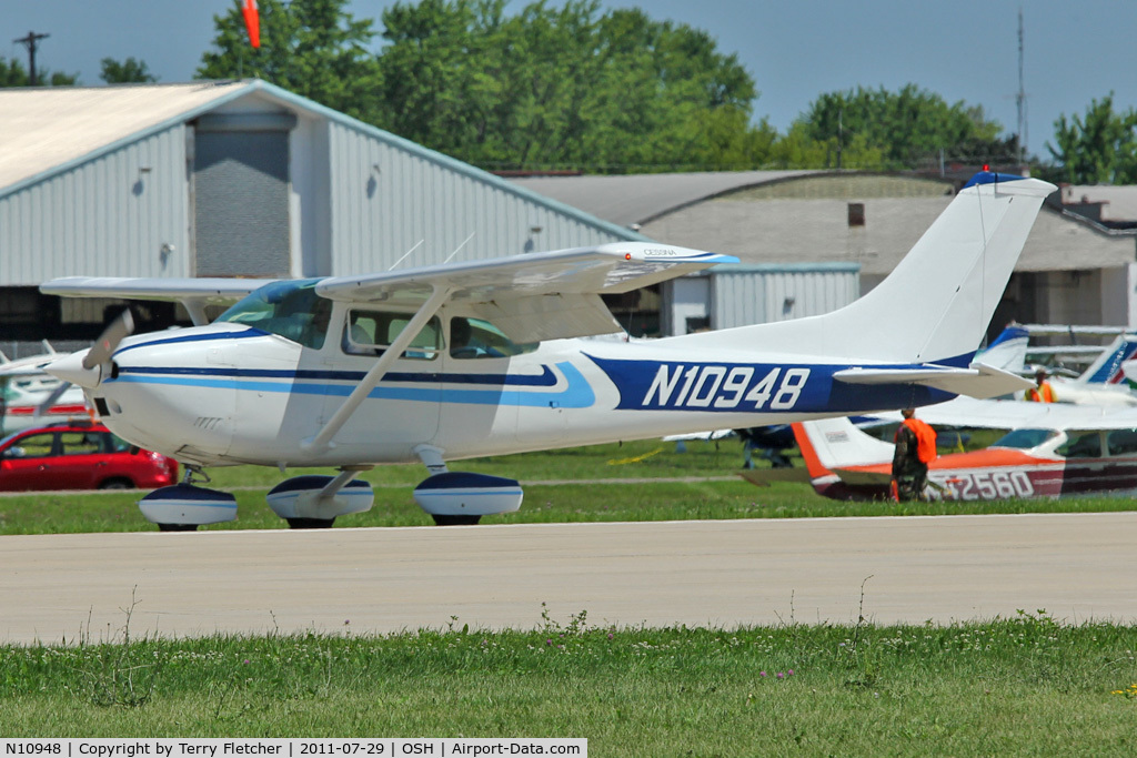N10948, 1977 Cessna 182Q Skylane C/N 18266102, At 2011 Oshkosh