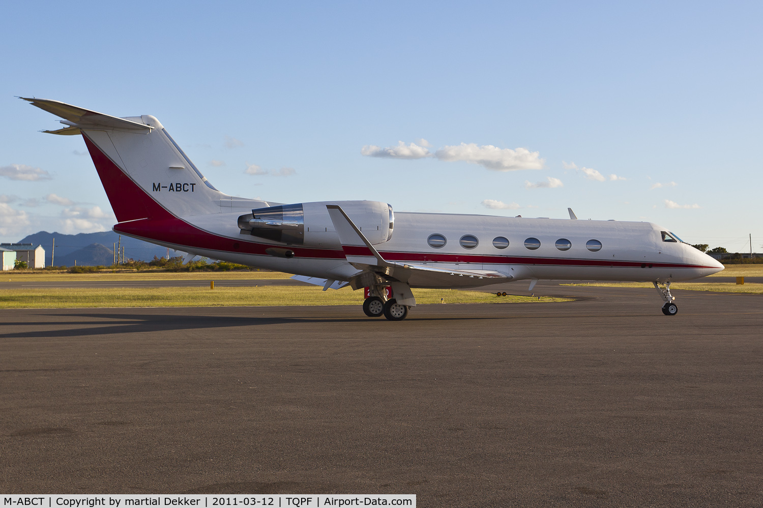 M-ABCT, Gulfstream Aerospace G-IV SP C/N 1402, take off
