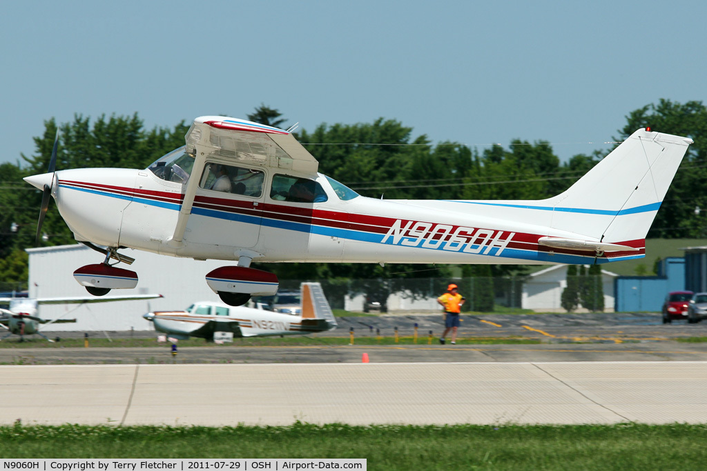 N9060H, 1975 Cessna 172M C/N 17265922, At 2011 Oshkosh