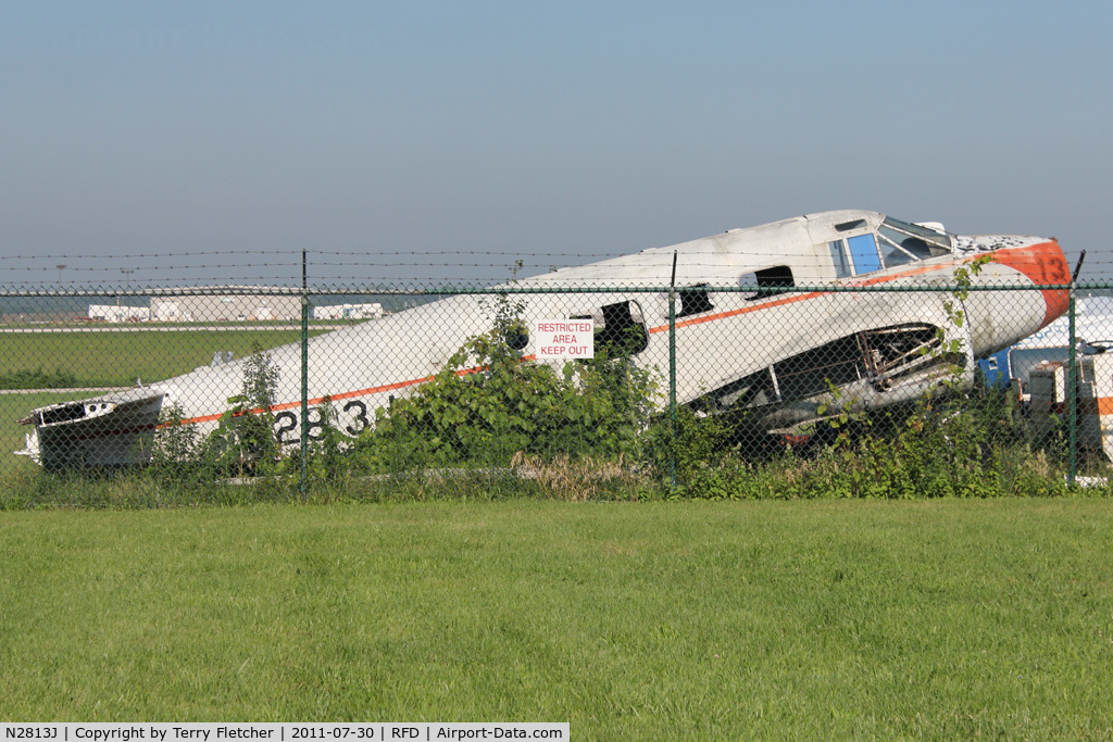 N2813J, 1965 Beech UC-45J Expeditor C/N 51-349 (5826), Stored outside Rockford Aviation College