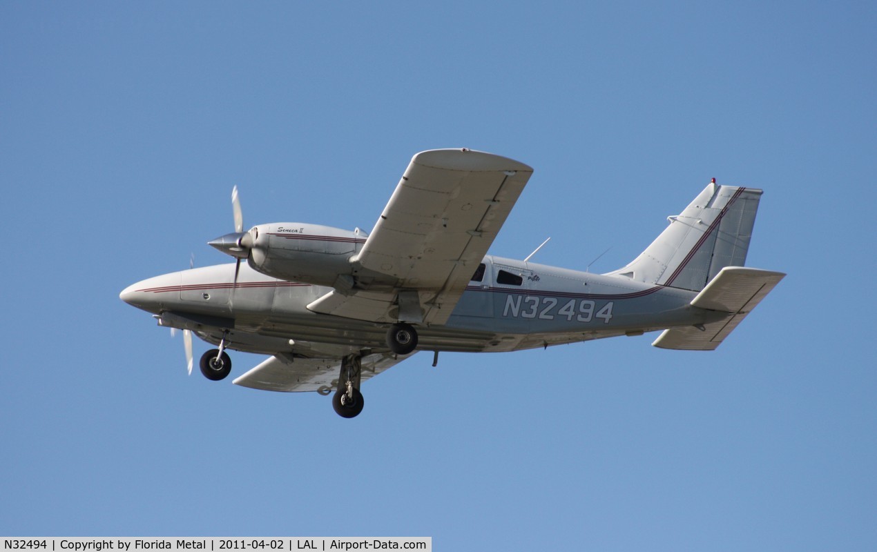 N32494, 1974 Piper PA-34-200T Seneca II C/N 34-7570026, PA-34-200