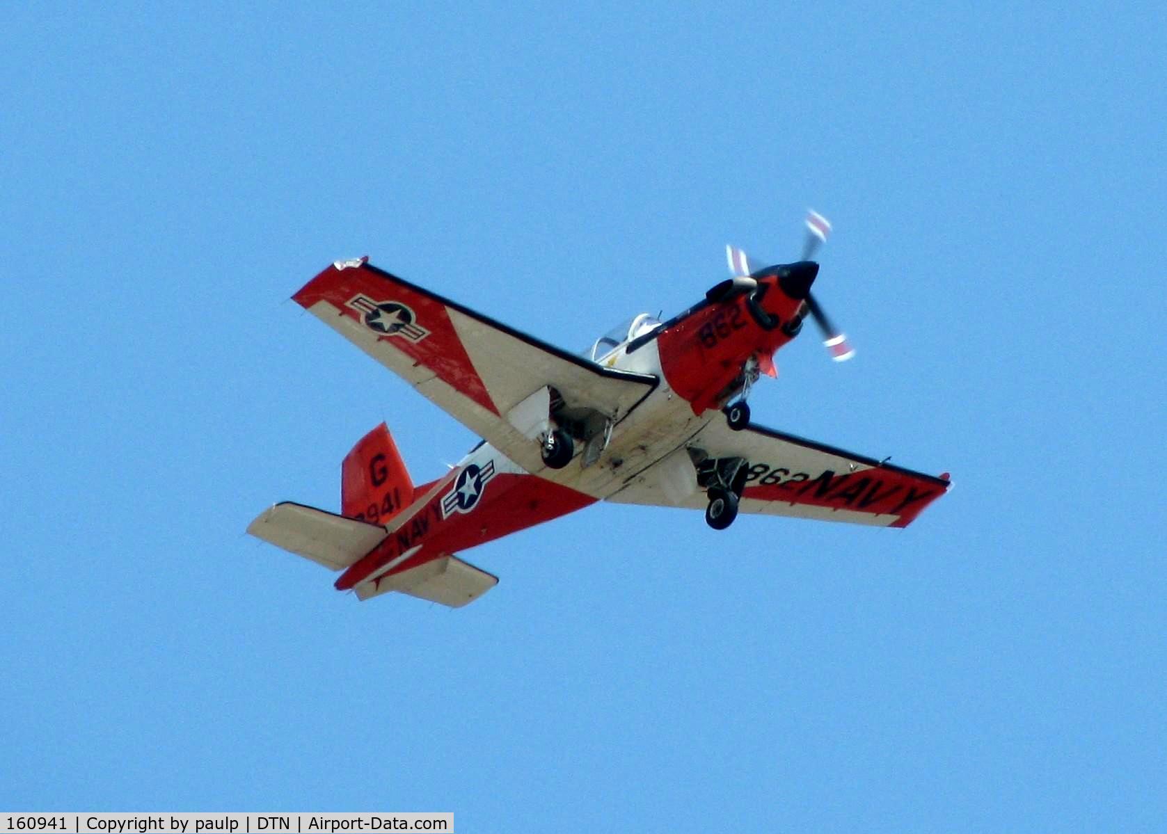 160941, Beech T-34C Turbo Mentor C/N GL-127, Over Downtown Shreveport.