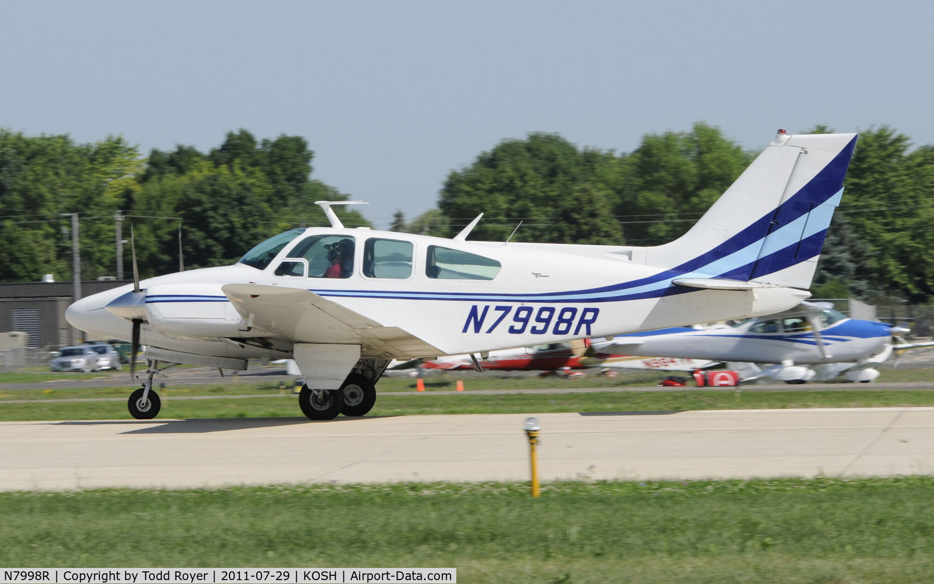 N7998R, 1969 Beech 95-B55 (T42A) Baron C/N TC-1241, AIRVENTURE 2011