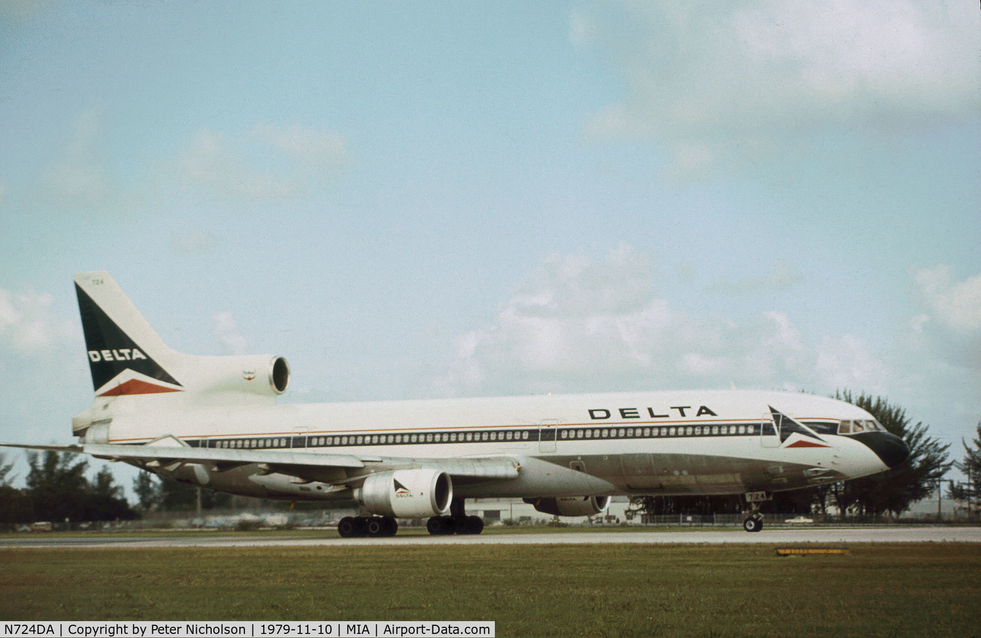 N724DA, 1978 Lockheed L-1011-385-1 TriStar 1 C/N 193C-1151, Lockheed TriStar of Delta Air Lines preparing for take-off at Miami in November 1979.