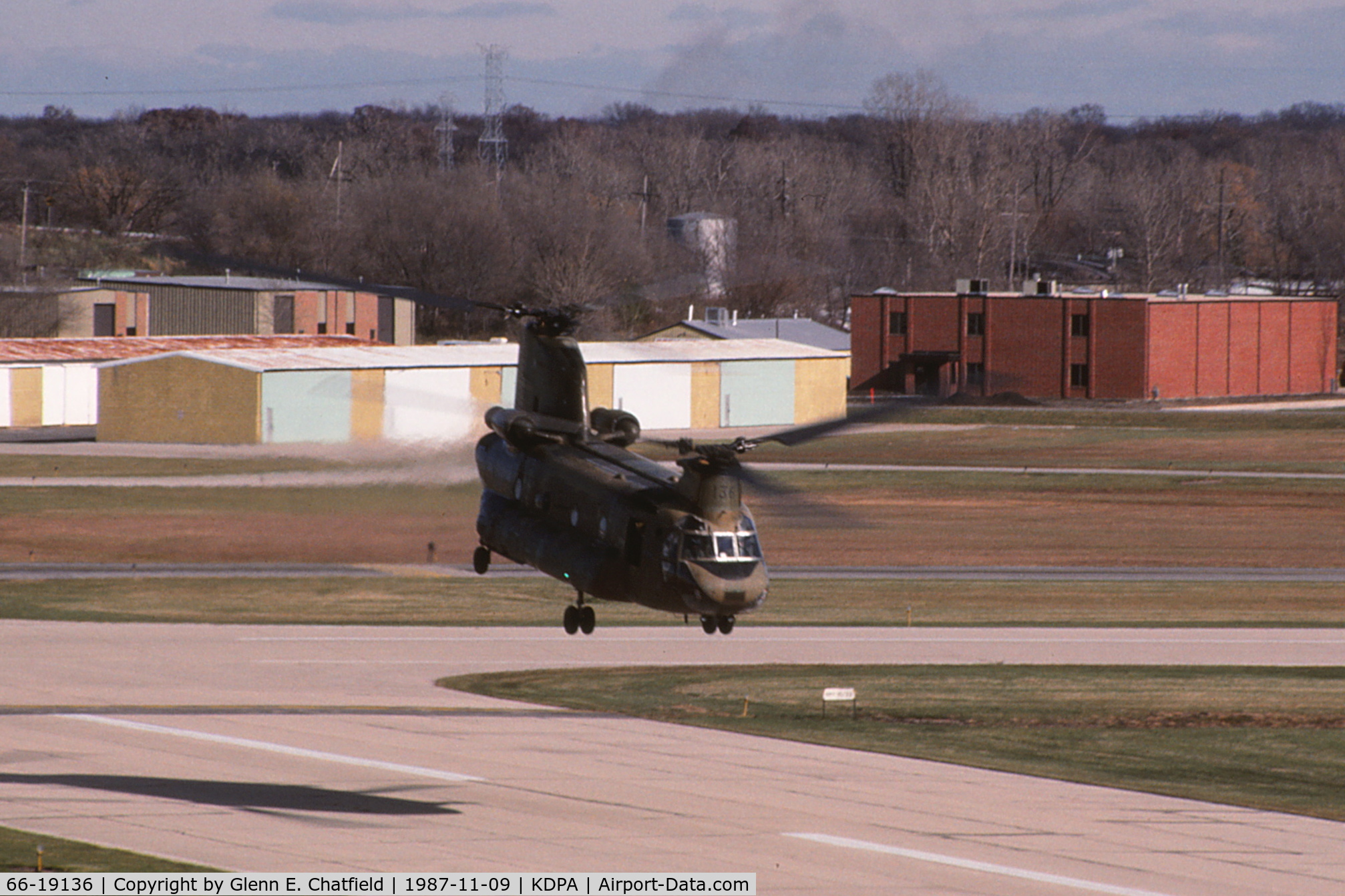 66-19136, 1967 Boeing Vertol CH-47B Chinook C/N B.394, Departing runway 22 past the control tower