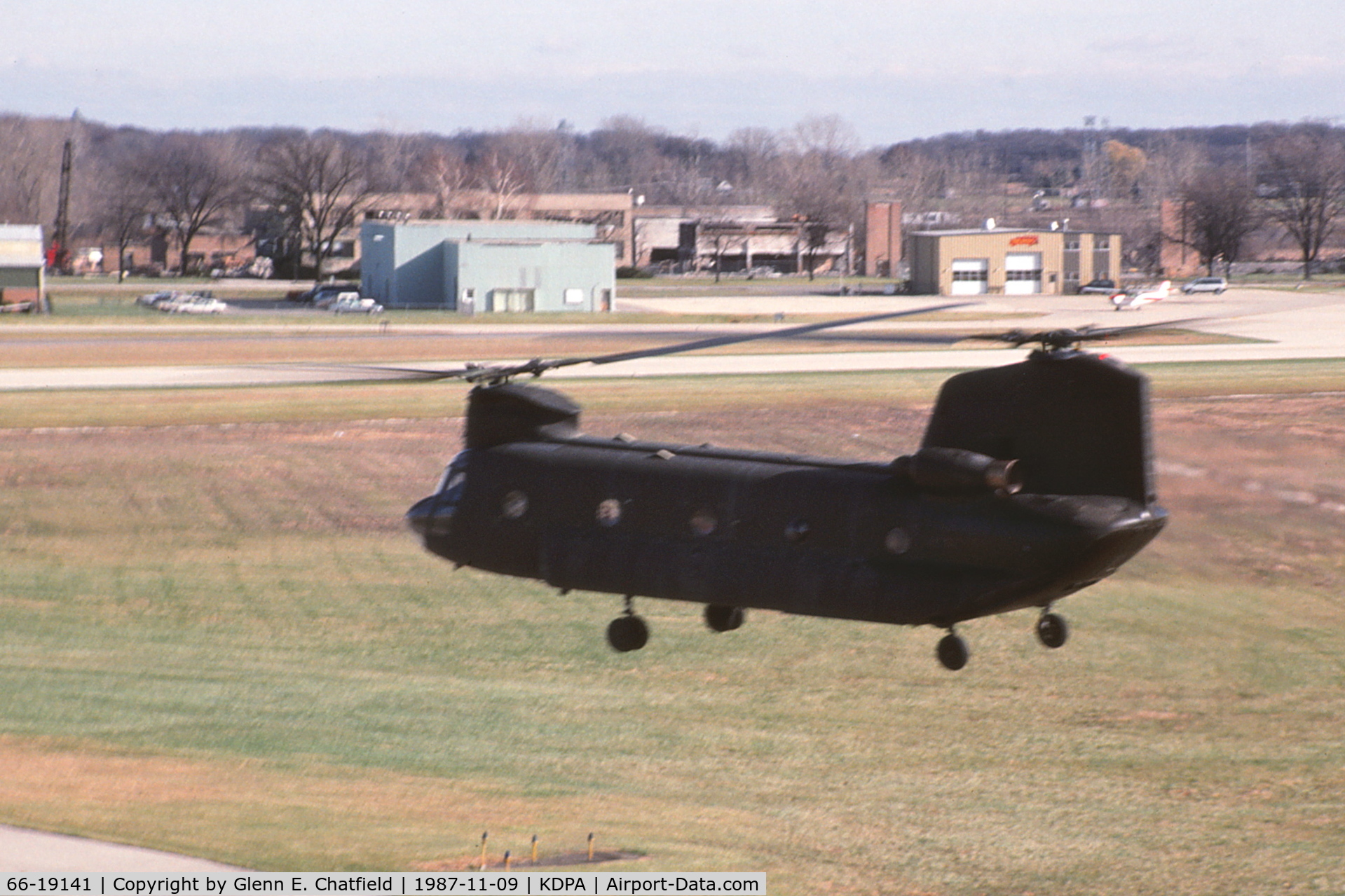 66-19141, 1967 Boeing Vertol CH-47B Chinook C/N B.399, Spinning around by the control tower