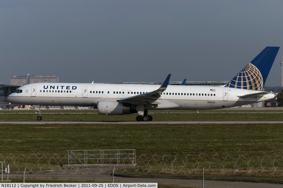 N18112, 1995 Boeing 757-224 C/N 27302, departure via RW25