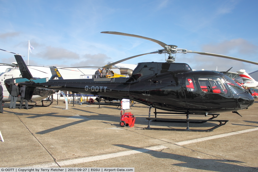 G-OOTT, 2005 Eurocopter AS-350B-3 Ecureuil Ecureuil C/N 3953, At 2011 Helitech at Duxford