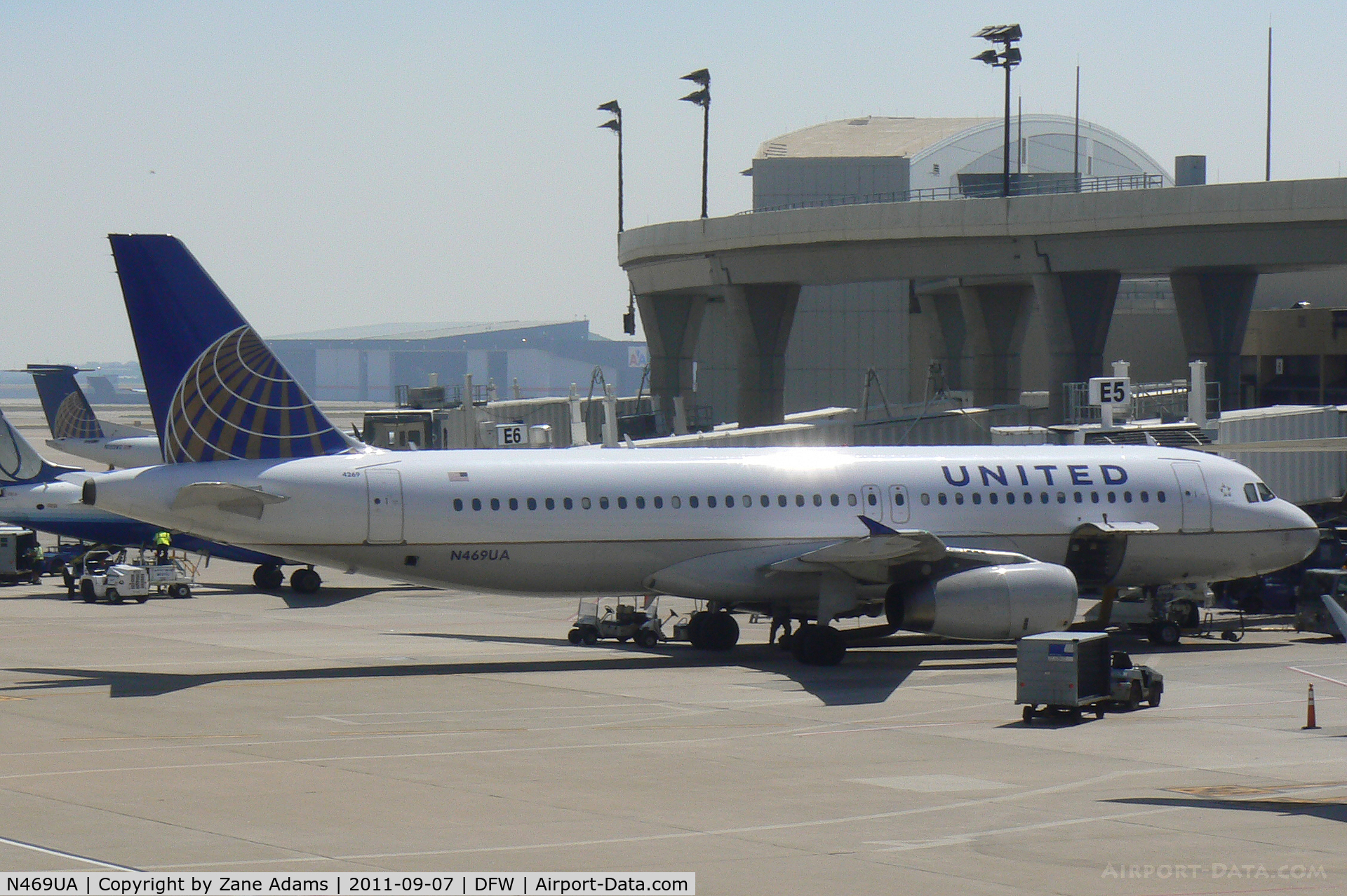 N469UA, 2001 Airbus A320-232 C/N 1409, United Airlines (Continental) at DFW Airport