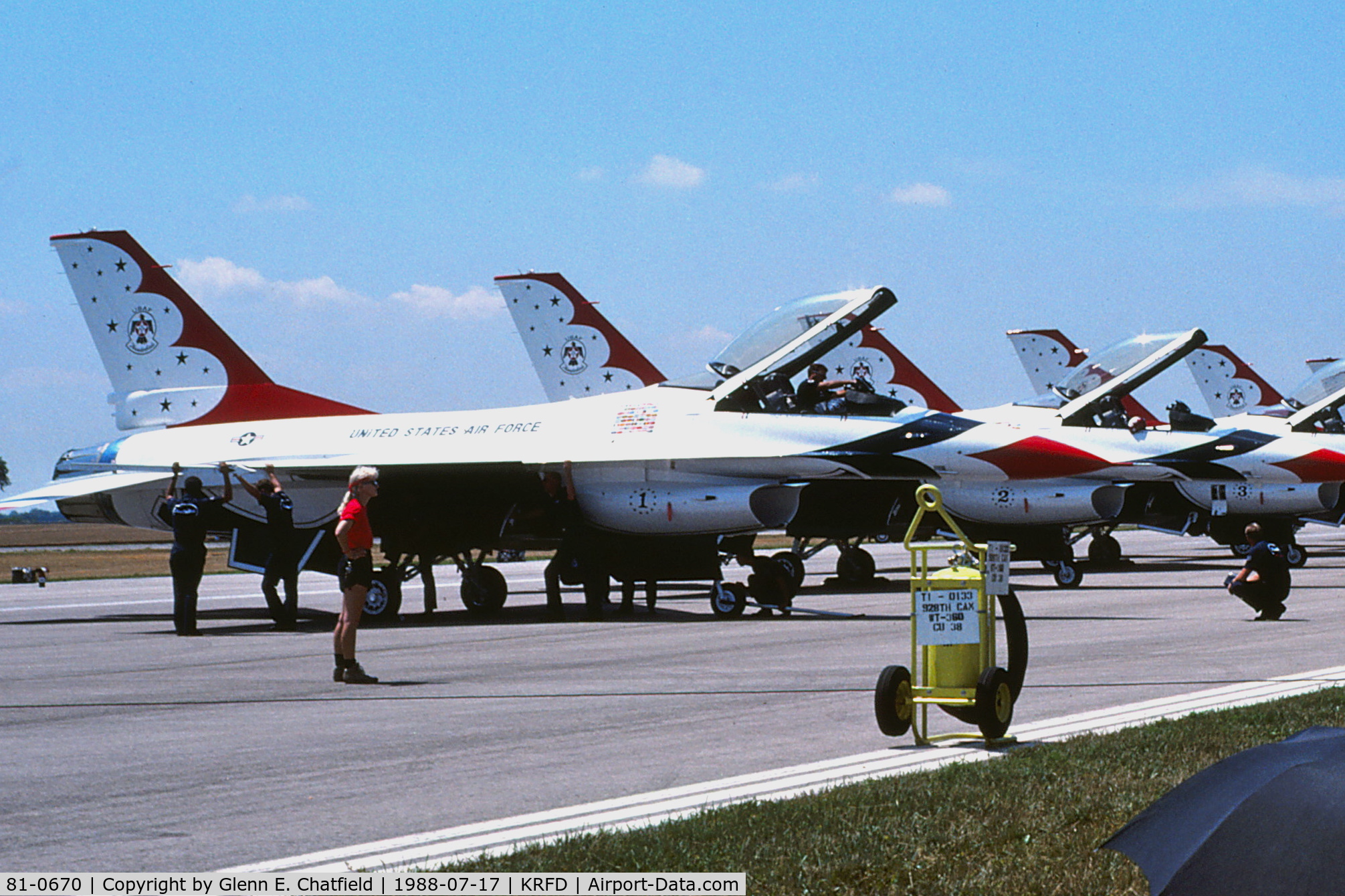 81-0670, 1981 General Dynamics F-16A C/N 61-351, Thunderbird 1 at the head of the line up
