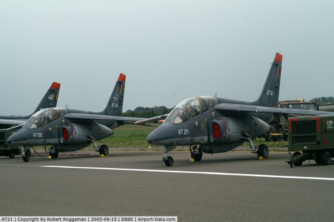 AT21, Dassault-Dornier Alpha Jet 1B C/N B21/1080, European Trainers Meet 2005.AT28.See Wolfshead on tails in different positions