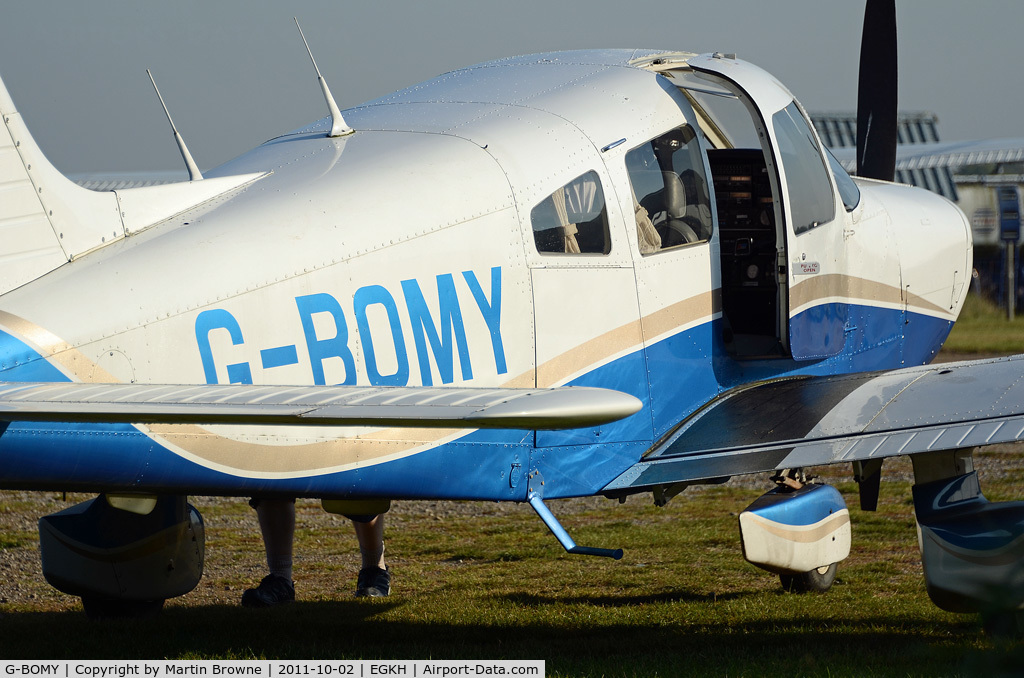 G-BOMY, 1982 Piper PA-28-161 Cherokee Warrior II C/N 28-8216049, SHOT AT HEADCORN