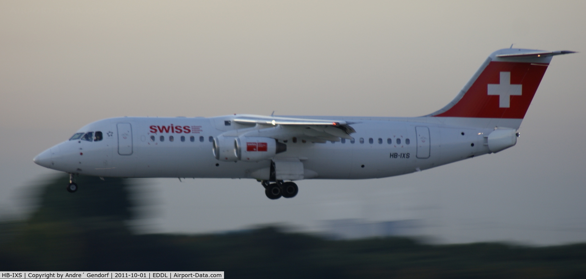 HB-IXS, 1995 British Aerospace Avro 146-RJ100 C/N E3280, Swiss, landing at Düsseldorf Int´l (EDDL)