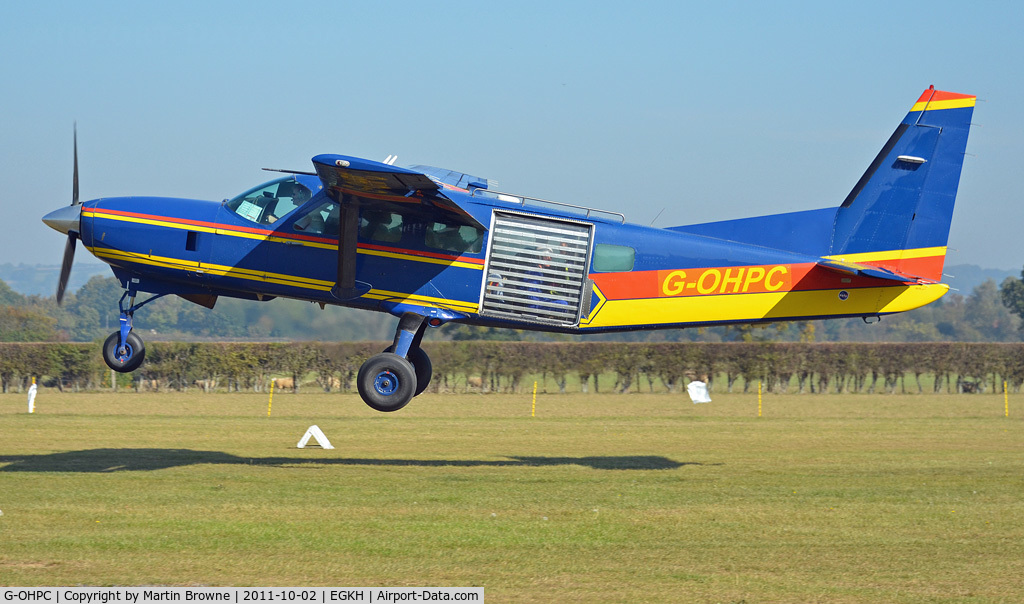 G-OHPC, 1992 Cessna 208 Caravan I C/N 20800224, The Parachute aircraft takes off!
