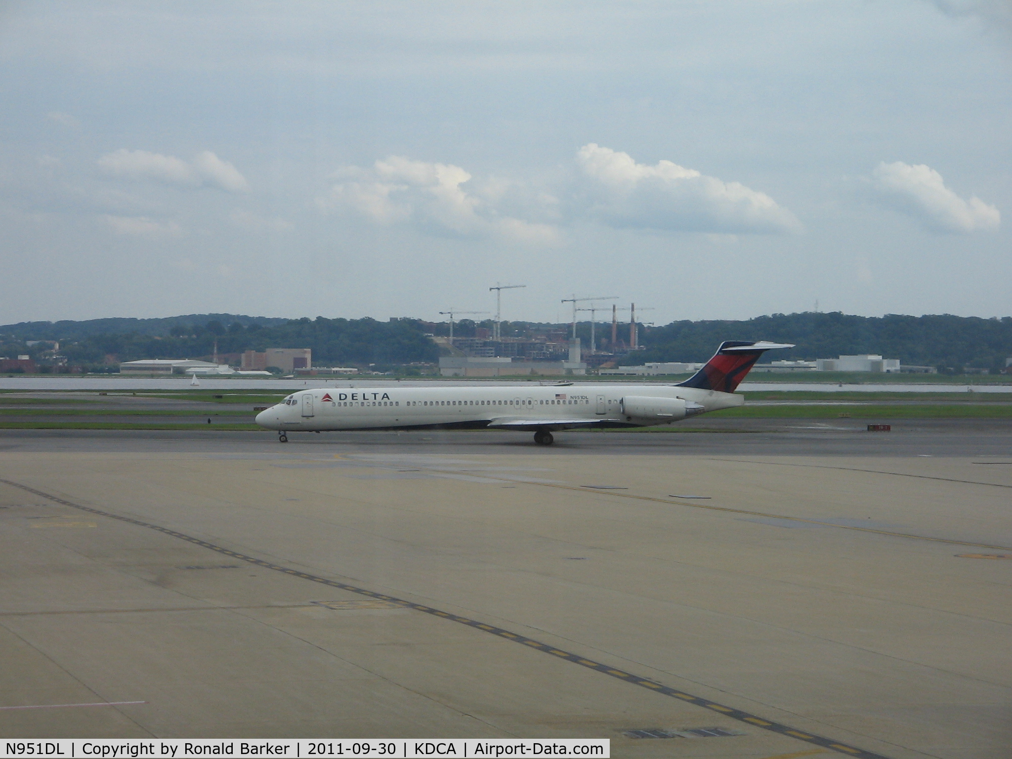 N951DL, 1990 McDonnell Douglas MD-88 C/N 49882, DCA, VA