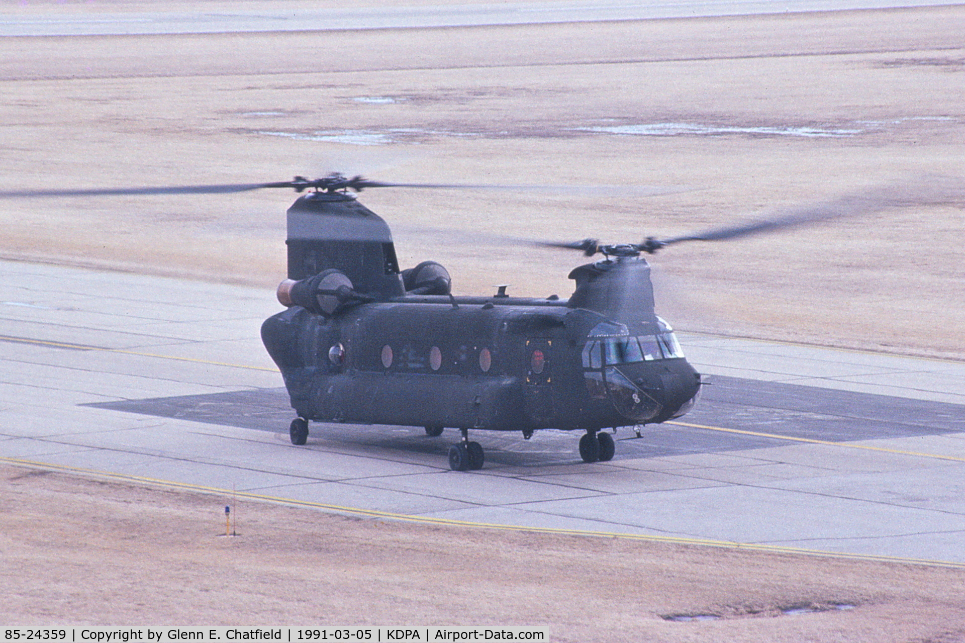85-24359, 1985 Boeing CH-47D Chinook C/N M.3129, Preparing for take-off by the control tower