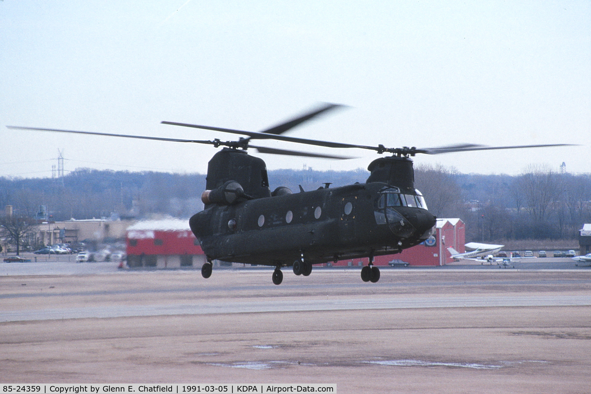 85-24359, 1985 Boeing CH-47D Chinook C/N M.3129, Maneuvering by the control tower prior to departure