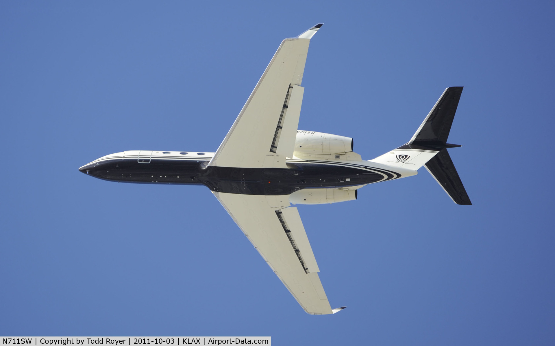 N711SW, 2007 Gulfstream Aerospace GIV-X (G450) C/N 4085, Departing LAX