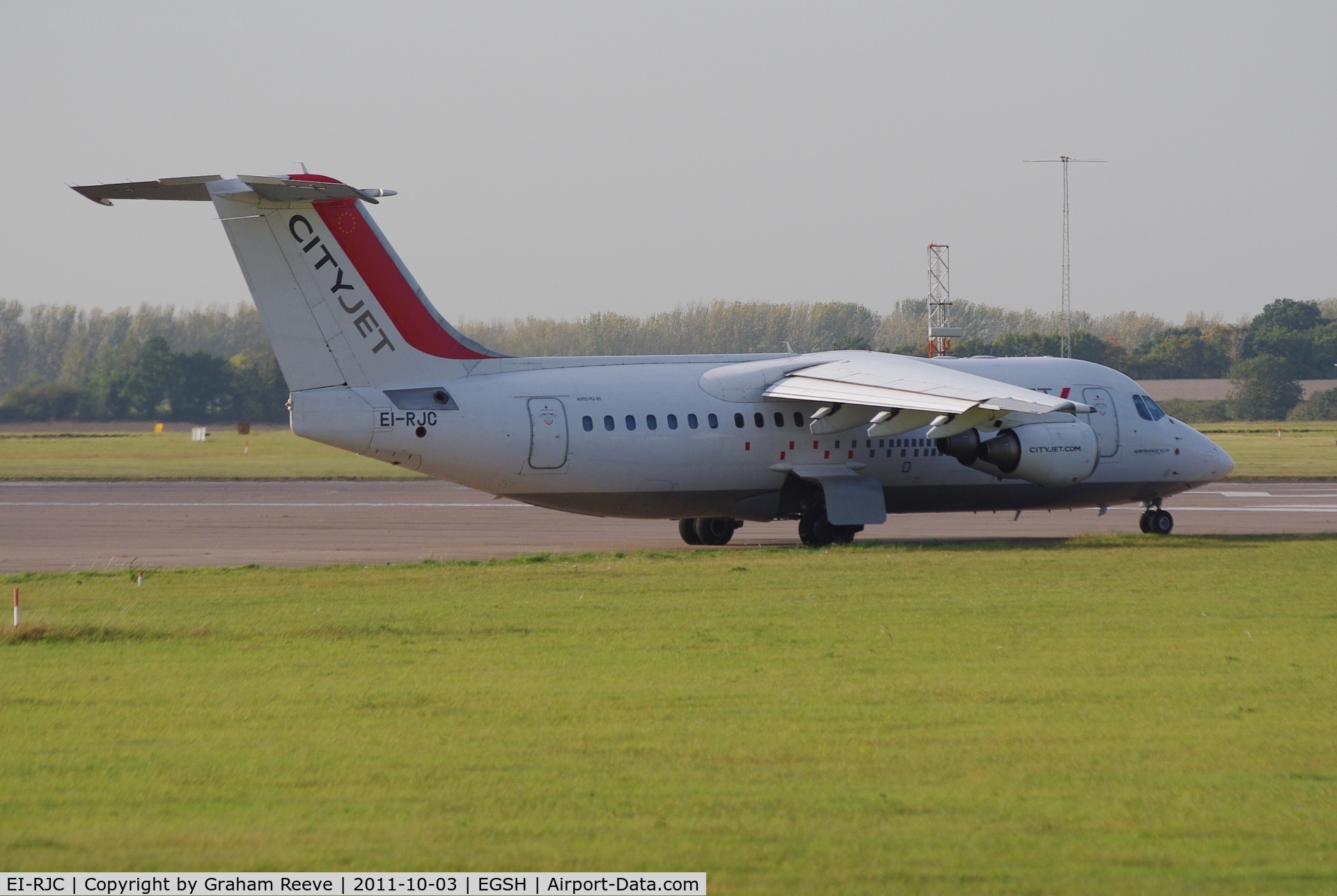 EI-RJC, 1998 British Aerospace Avro 146-RJ85 C/N E.2333, About to depart.
