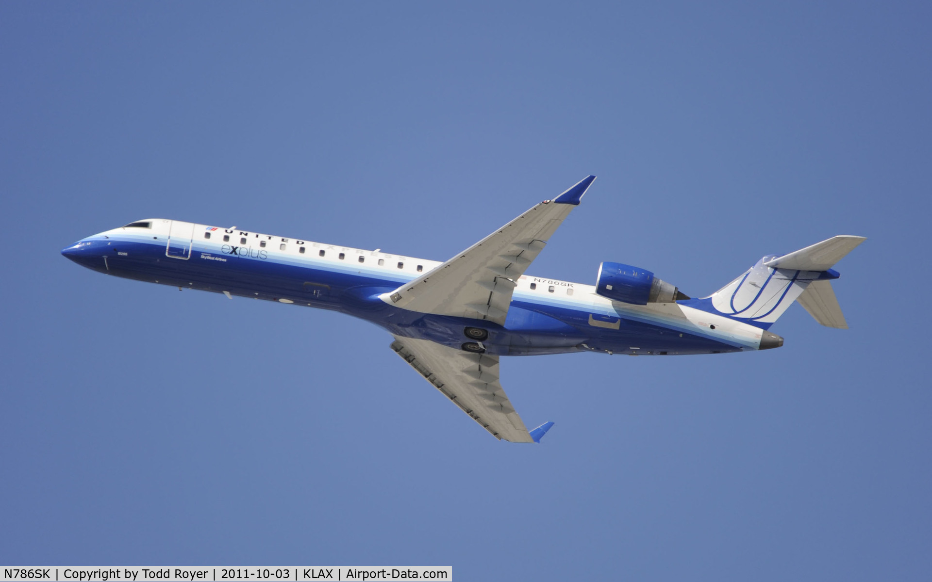 N786SK, 2009 Bombardier CRJ-700 (CL-600-2C10) Regional Jet C/N 10286, Departing LAX