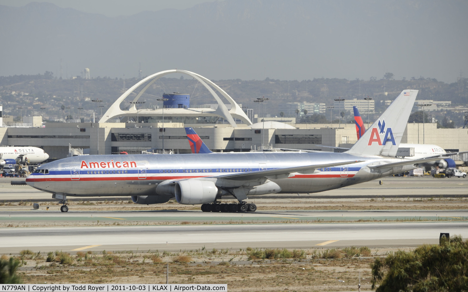 N779AN, 1999 Boeing 777-223 C/N 29955, Arriving at LAX