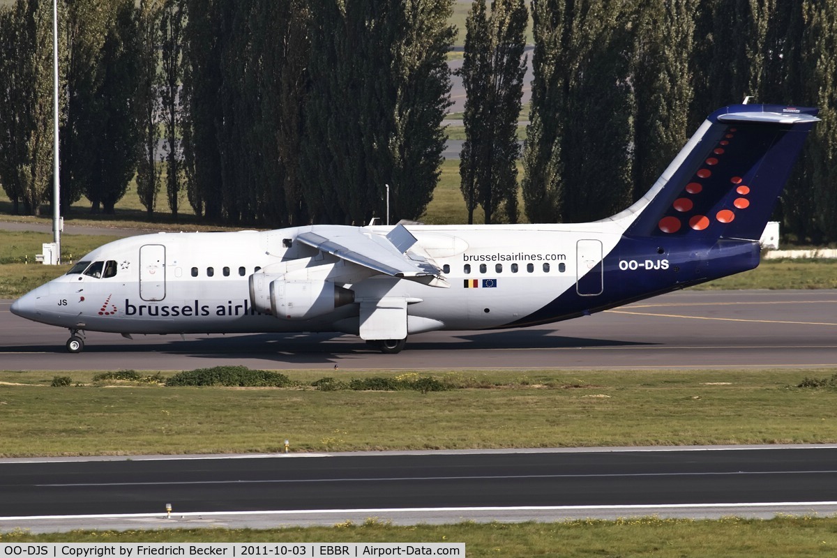 OO-DJS, 1996 British Aerospace Avro 146-RJ85 C/N E.2292, taxying to the gate