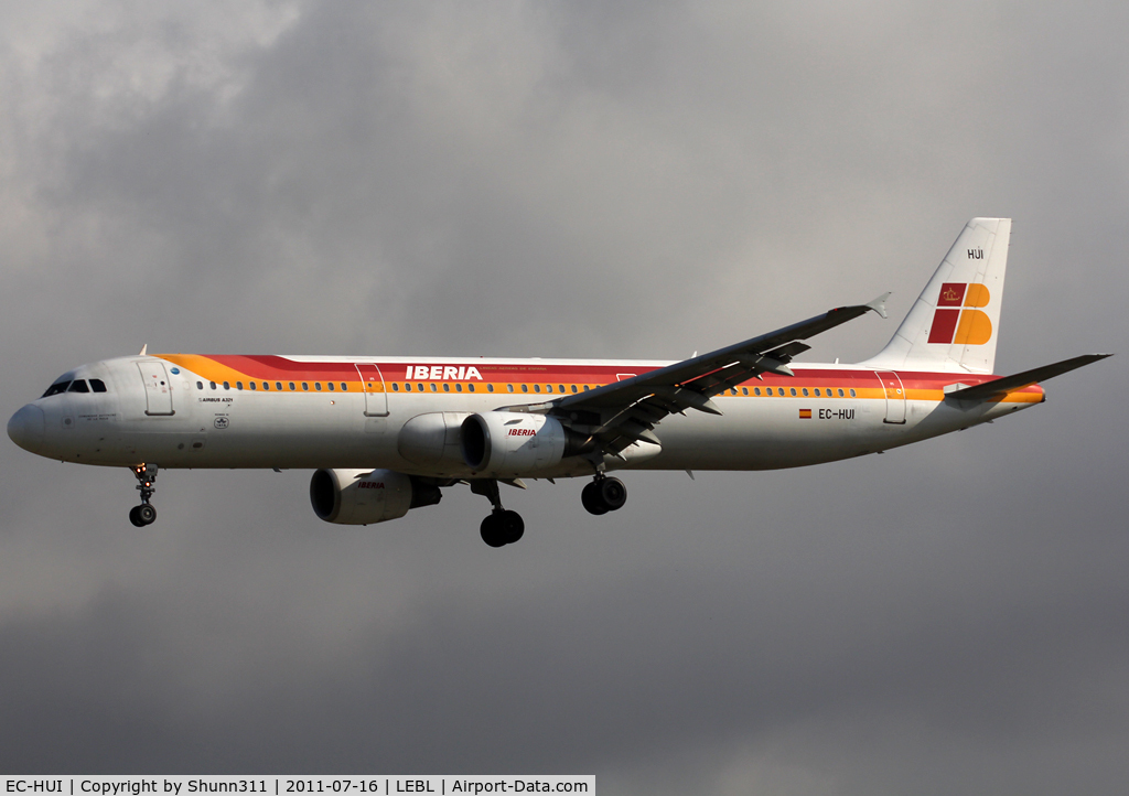 EC-HUI, 1999 Airbus A321-211 C/N 1027, Landing rwy 25R