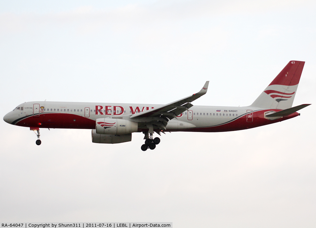 RA-64047, 2008 Tupolev Tu-204-100B C/N 1450743164047, Landing rwy 25R