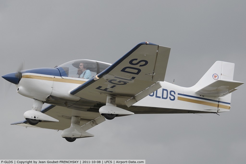 F-GLDS, Robin DR-400-100 Cadet C/N 2101, take off