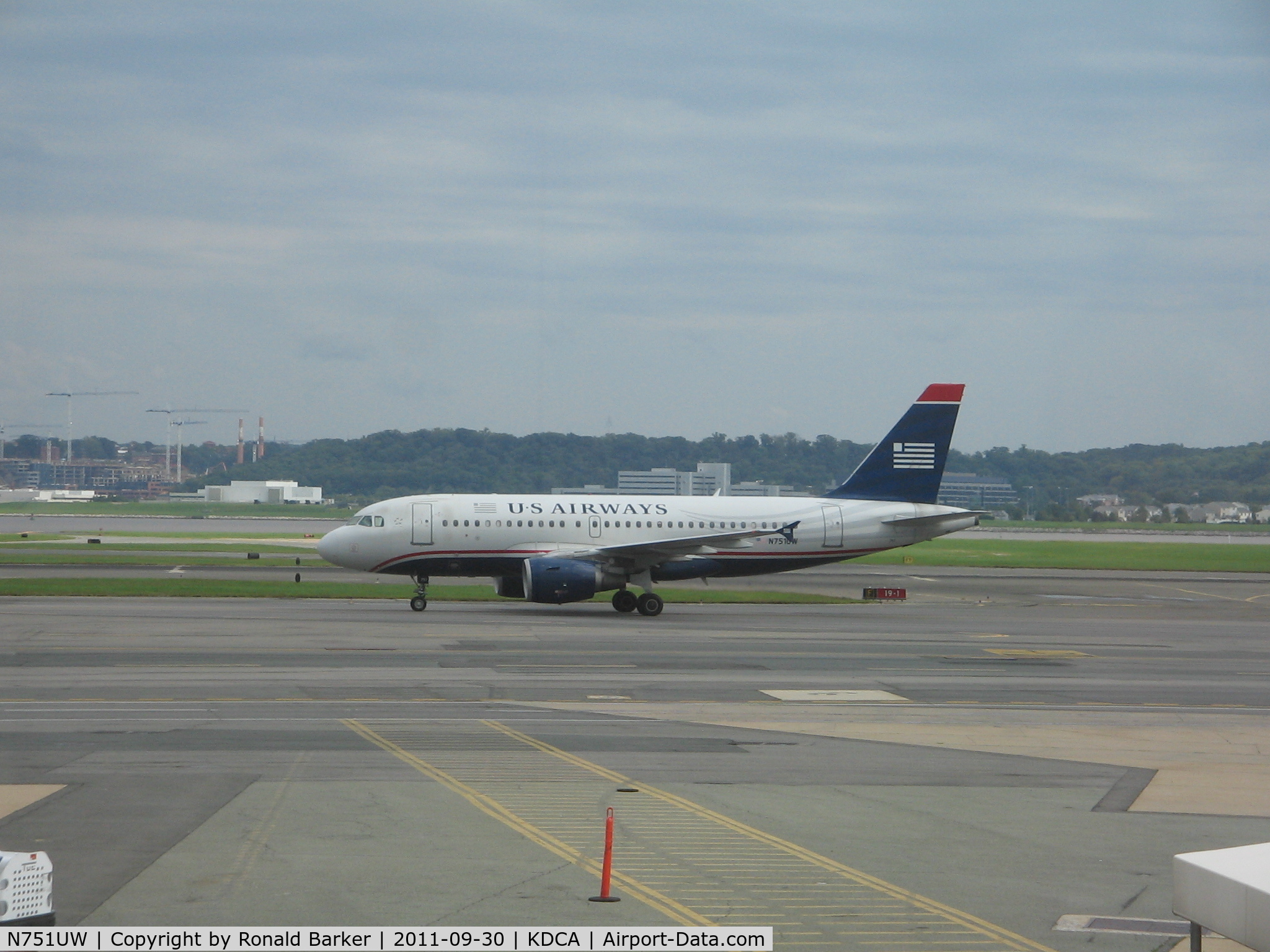 N751UW, 2000 Airbus A319-112 C/N 1317, DCA, VA