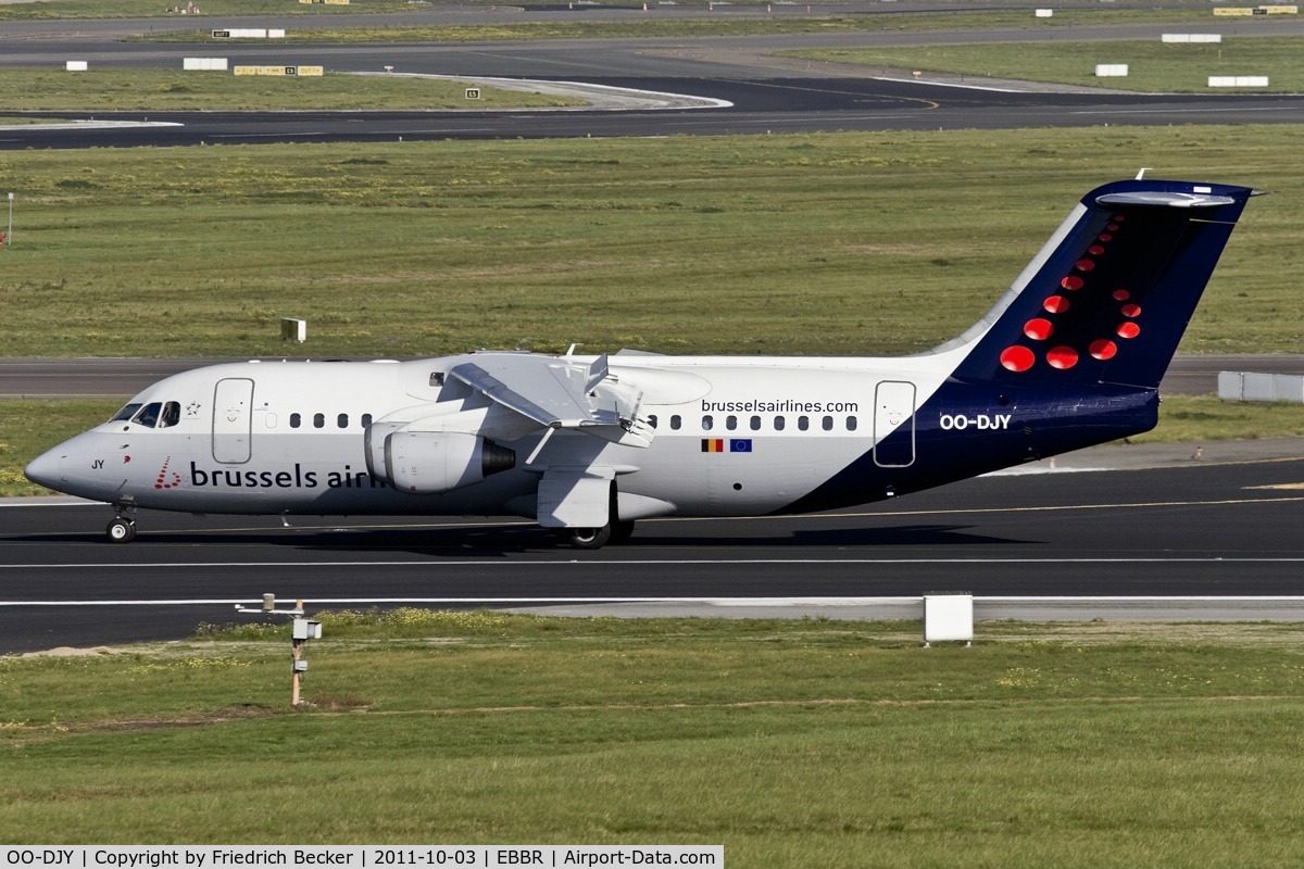 OO-DJY, 1997 British Aerospace Avro 146-RJ85 C/N E.2302, decelerating after touchdown