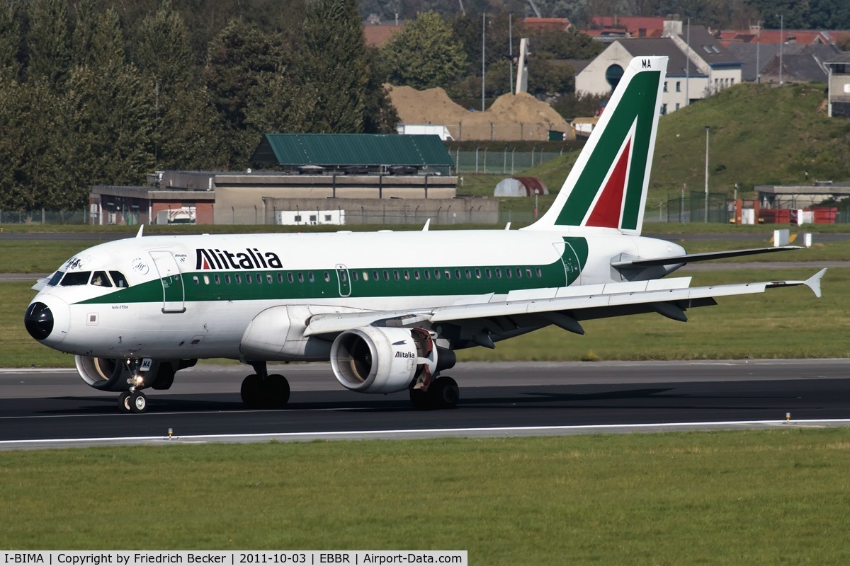 I-BIMA, 2002 Airbus A319-112 C/N 1722, decelerating after touchdown