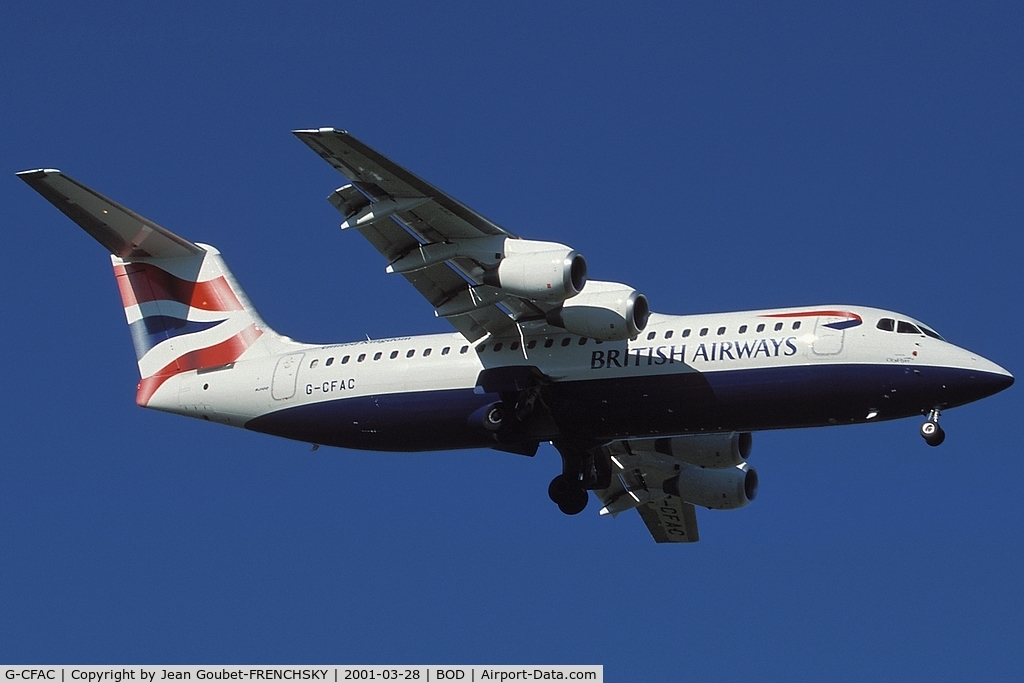 G-CFAC, 2000 British Aerospace Avro 146-RJ100 C/N E3379, landing 23