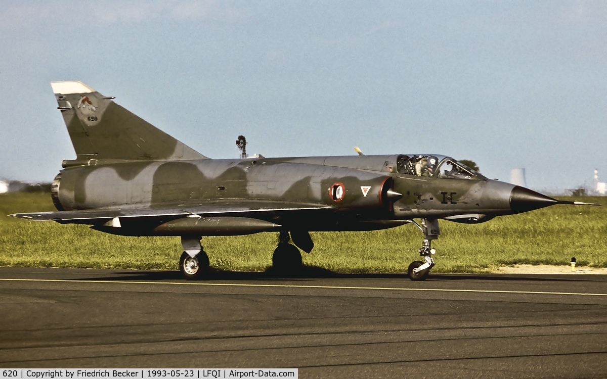 620, Dassault Mirage IIIE C/N 620, taxying back to the apron