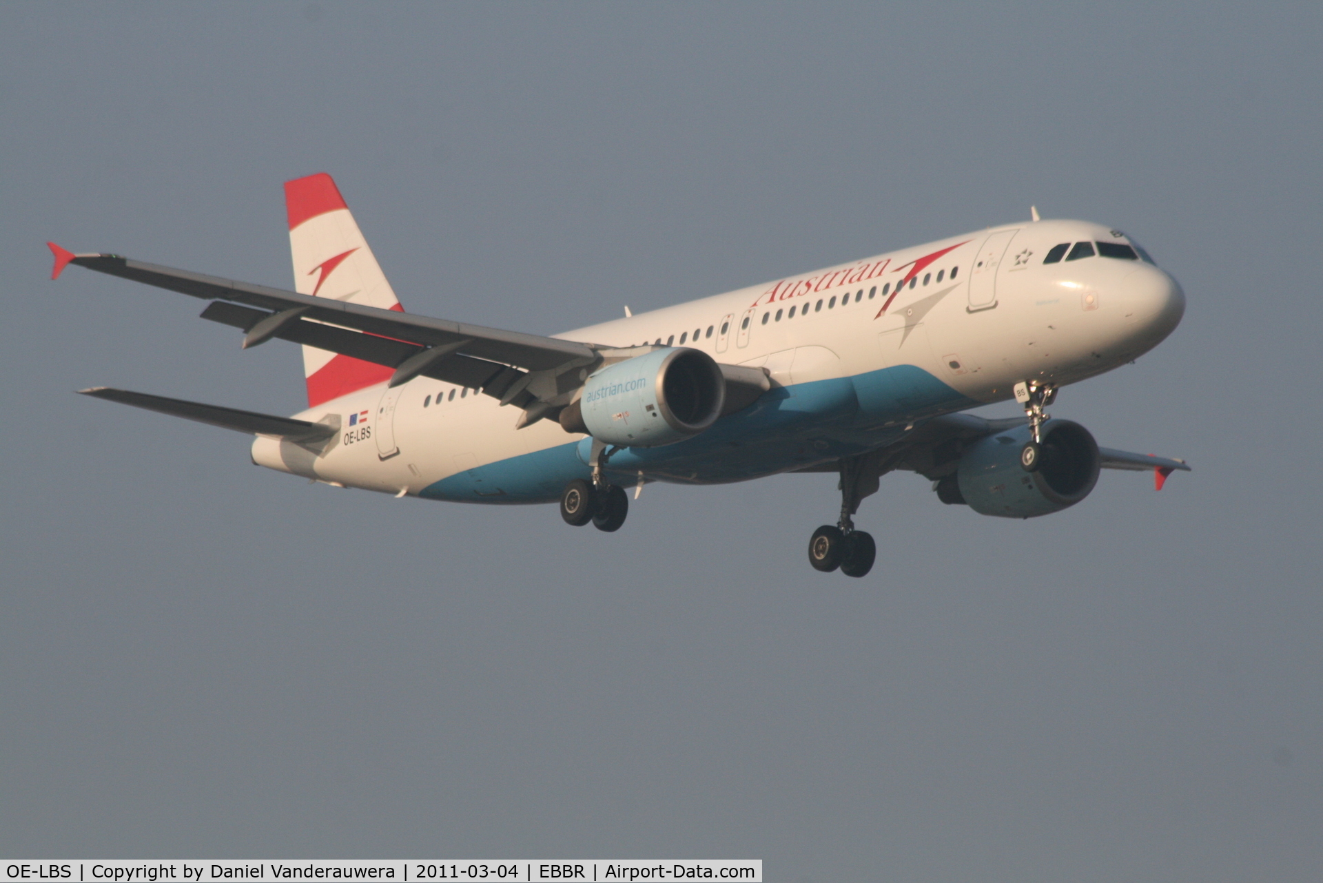 OE-LBS, 2000 Airbus A320-214 C/N 1189, Arrival of flight OS351 to RWY 02