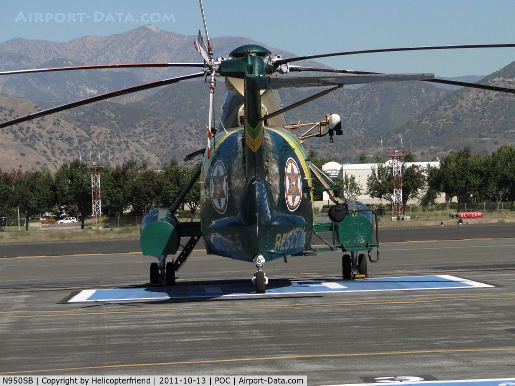 N950SB, Sikorsky SH-3H Sea King C/N 61372, Parked at LA County helipad 1 waiting for call out