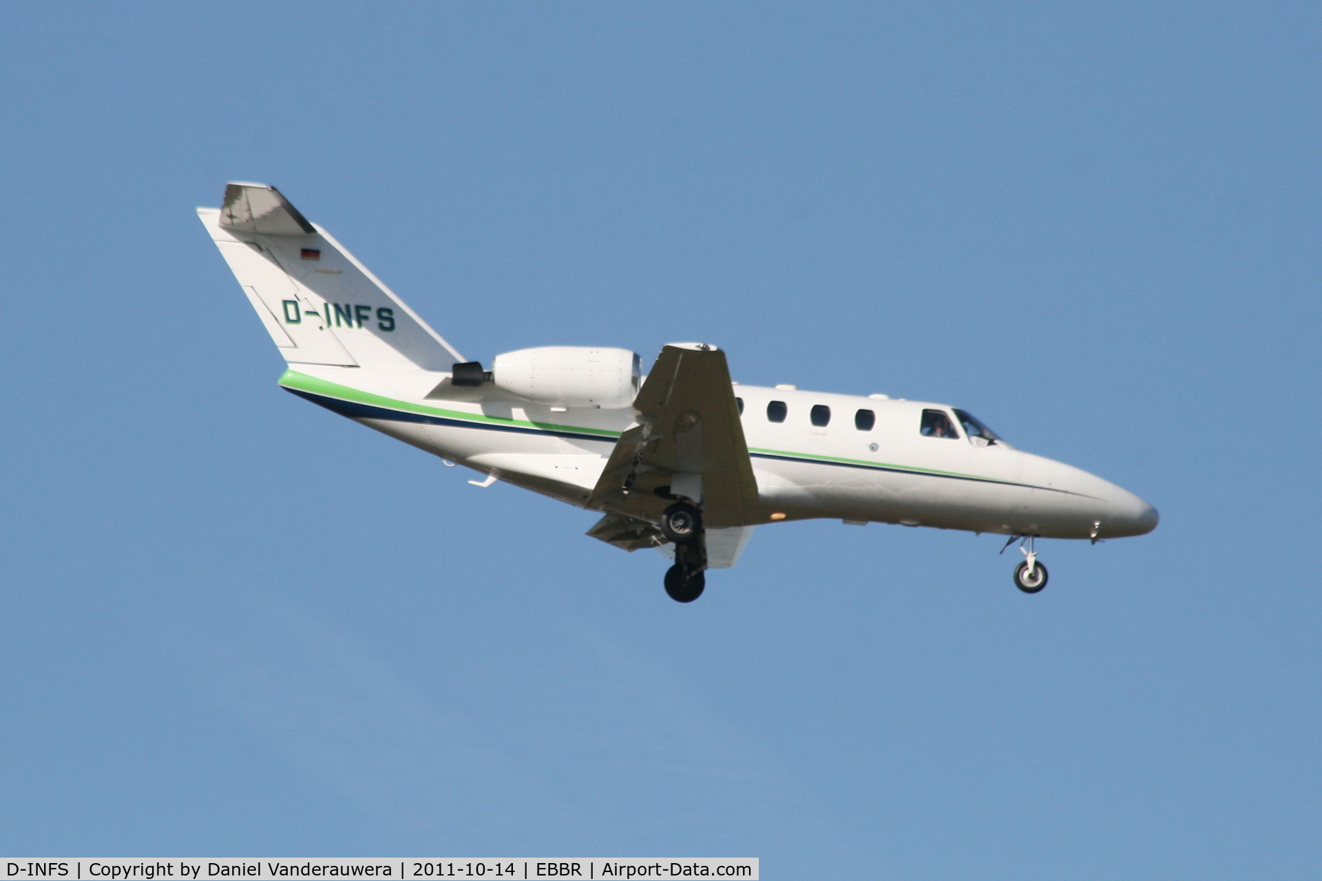 D-INFS, 1998 Cessna 525 CitationJet C/N 525-0286, Descending to RWY 02