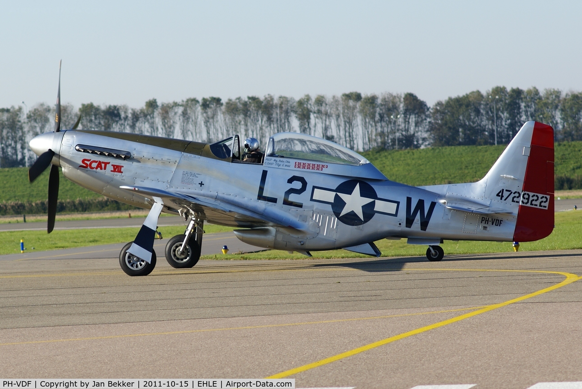 PH-VDF, 1944 North American TF-51D Mustang C/N 122-39381, Heading to the runway for take off.