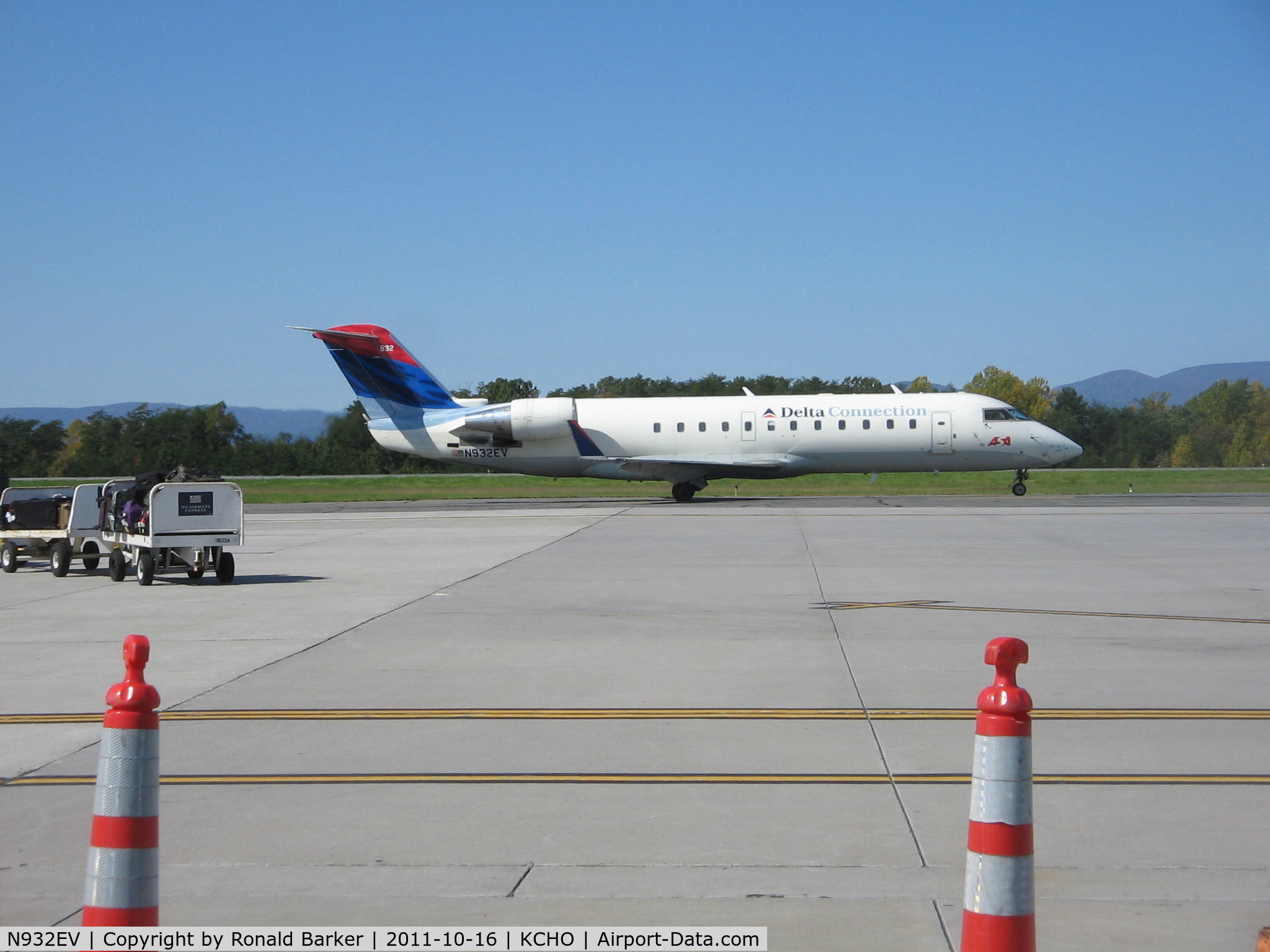 N932EV, 2005 Bombardier CRJ-200ER (CL-600-2B19) C/N 8016, CHO, VA