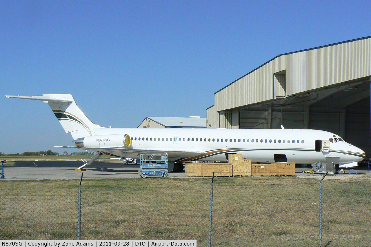 N870SG, 1992 McDonnell Douglas DC-9-87 C/N 53042, At Denton Municipal