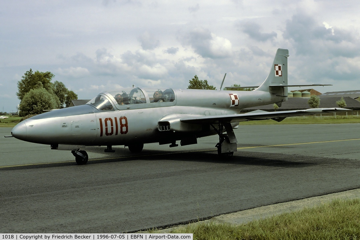 1018, 1978 PZL-Mielec TS-11 Iskra C/N 1H-1018, taxying to the apron