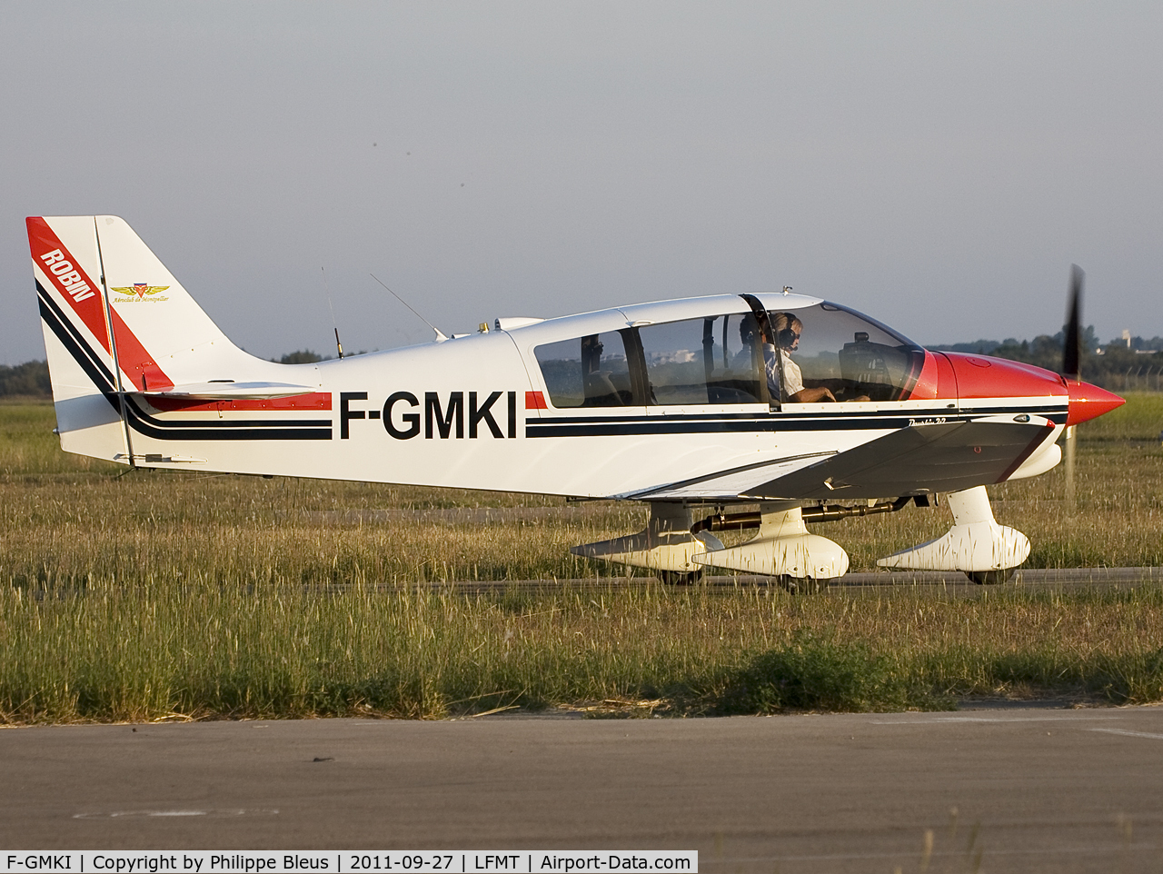 F-GMKI, Robin DR-400-120 C/N 2206, Taxiing out for a late afternoon flight.